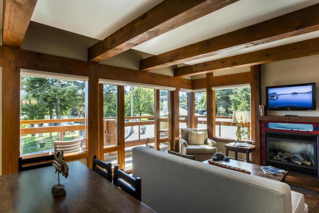 Whiskey Landing Lodge Ucluelet Exterior foto